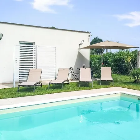 Stunning In With Swimming Pool Semesterbostad