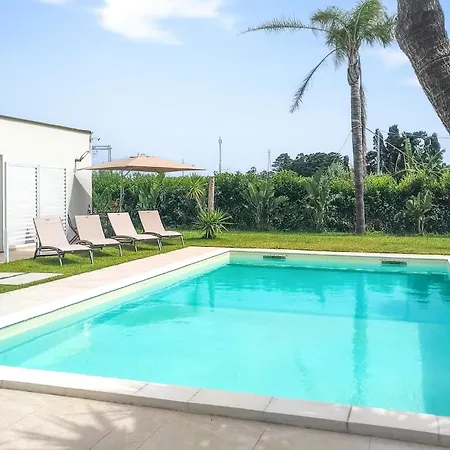 Semesterbostad Stunning In With Swimming Pool