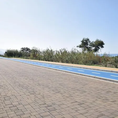 Stunning In With Swimming Pool Semesterbostad *