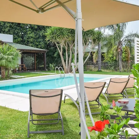 Semesterbostad Stunning In With Swimming Pool *