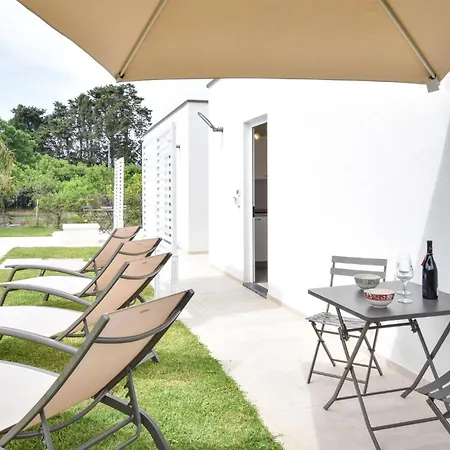 Stunning In With Swimming Pool Semesterbostad