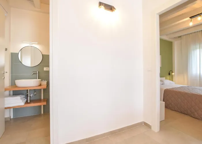 Lovely In * Torrenova